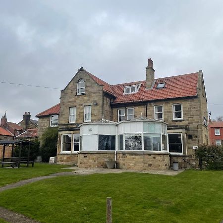 The Fylingdales Inn Robin Hood's Bay Extérieur photo
