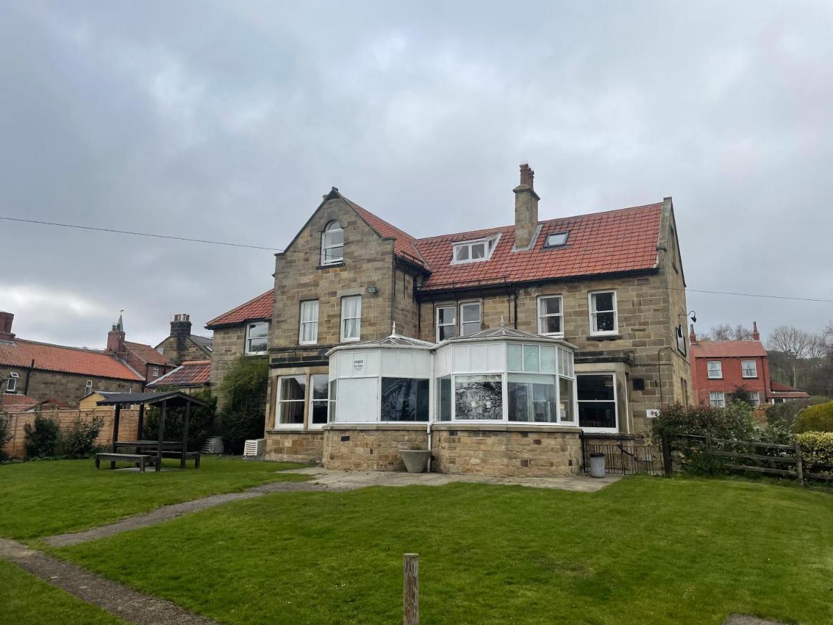 The Fylingdales Inn Robin Hood's Bay Extérieur photo