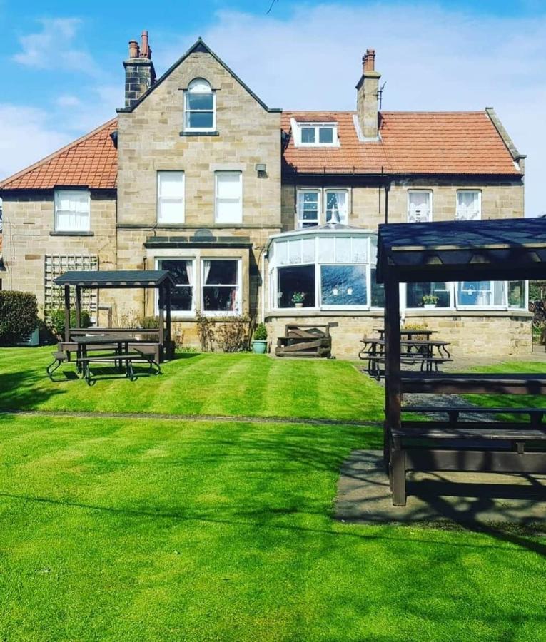 The Fylingdales Inn Robin Hood's Bay Extérieur photo