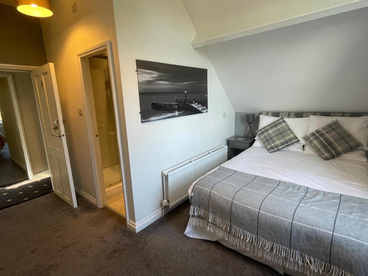 The Fylingdales Inn Robin Hood's Bay Extérieur photo