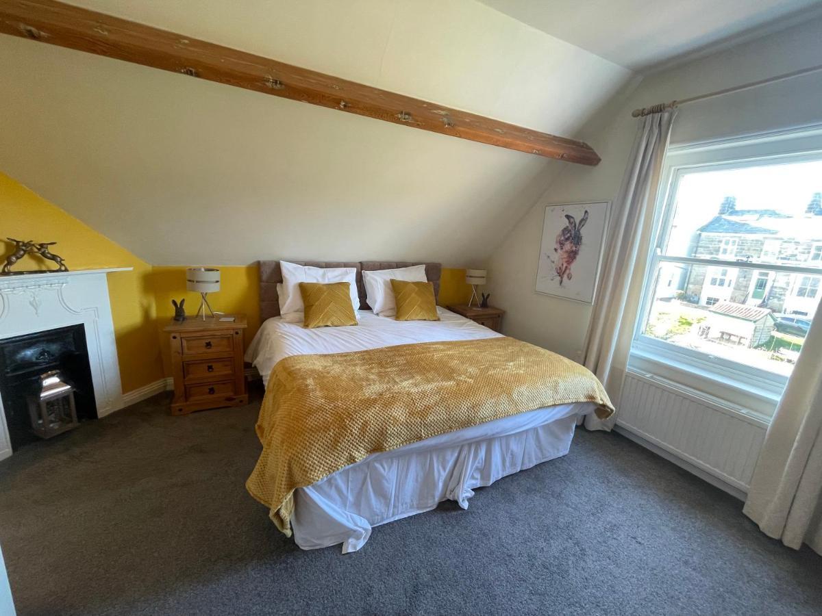 The Fylingdales Inn Robin Hood's Bay Extérieur photo