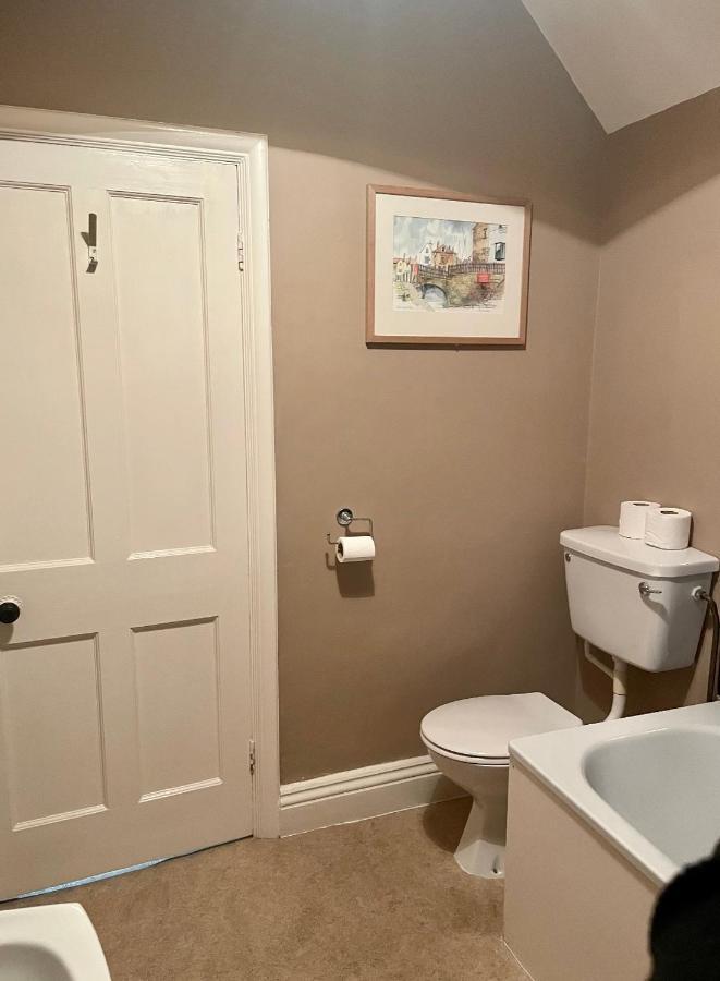 The Fylingdales Inn Robin Hood's Bay Extérieur photo